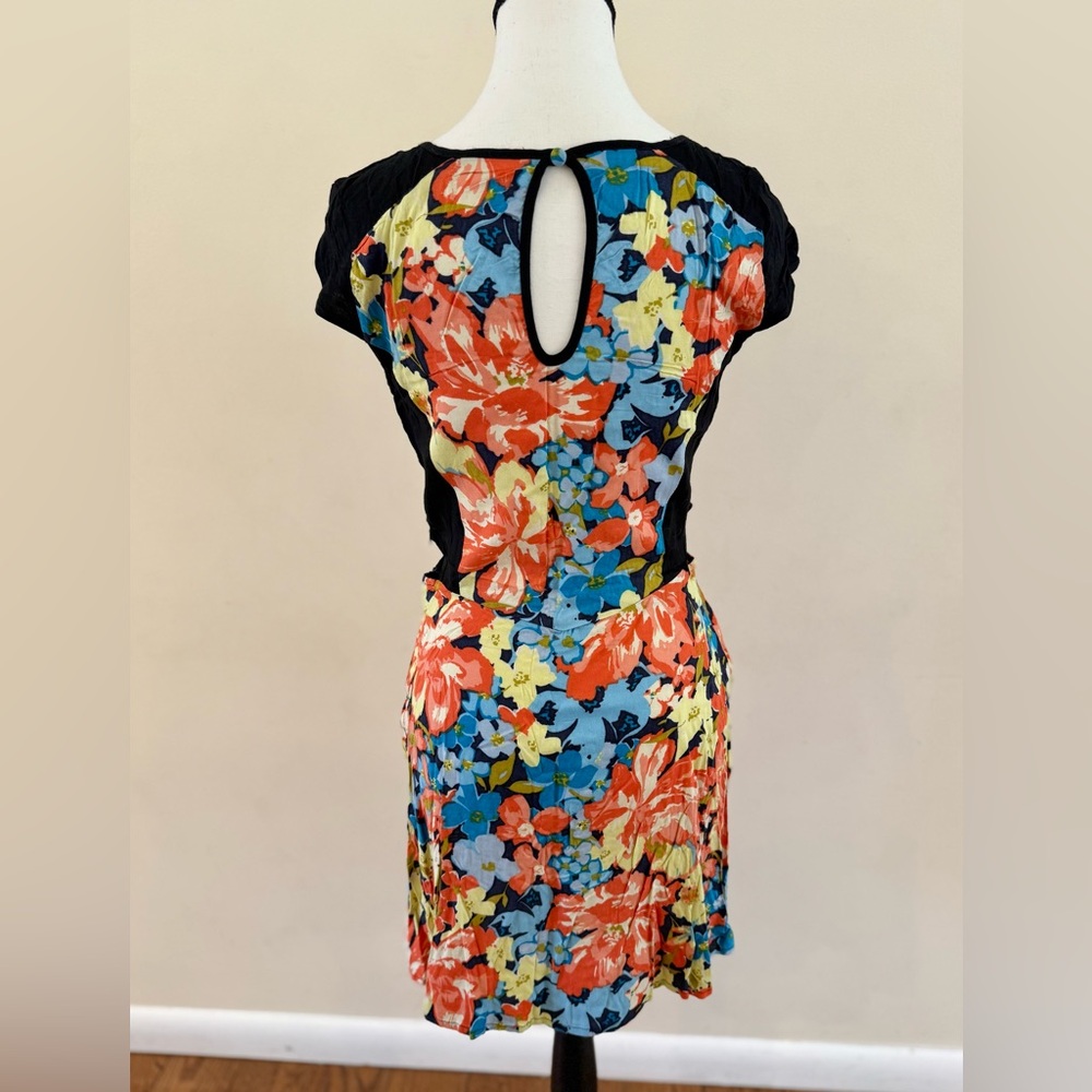 Womans floral dress - Picture 3 of 6
